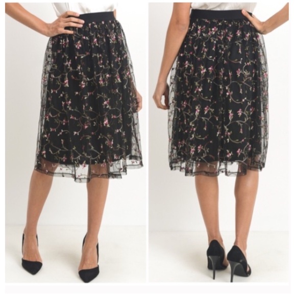 1 Medium Left - Picture 2 of 4